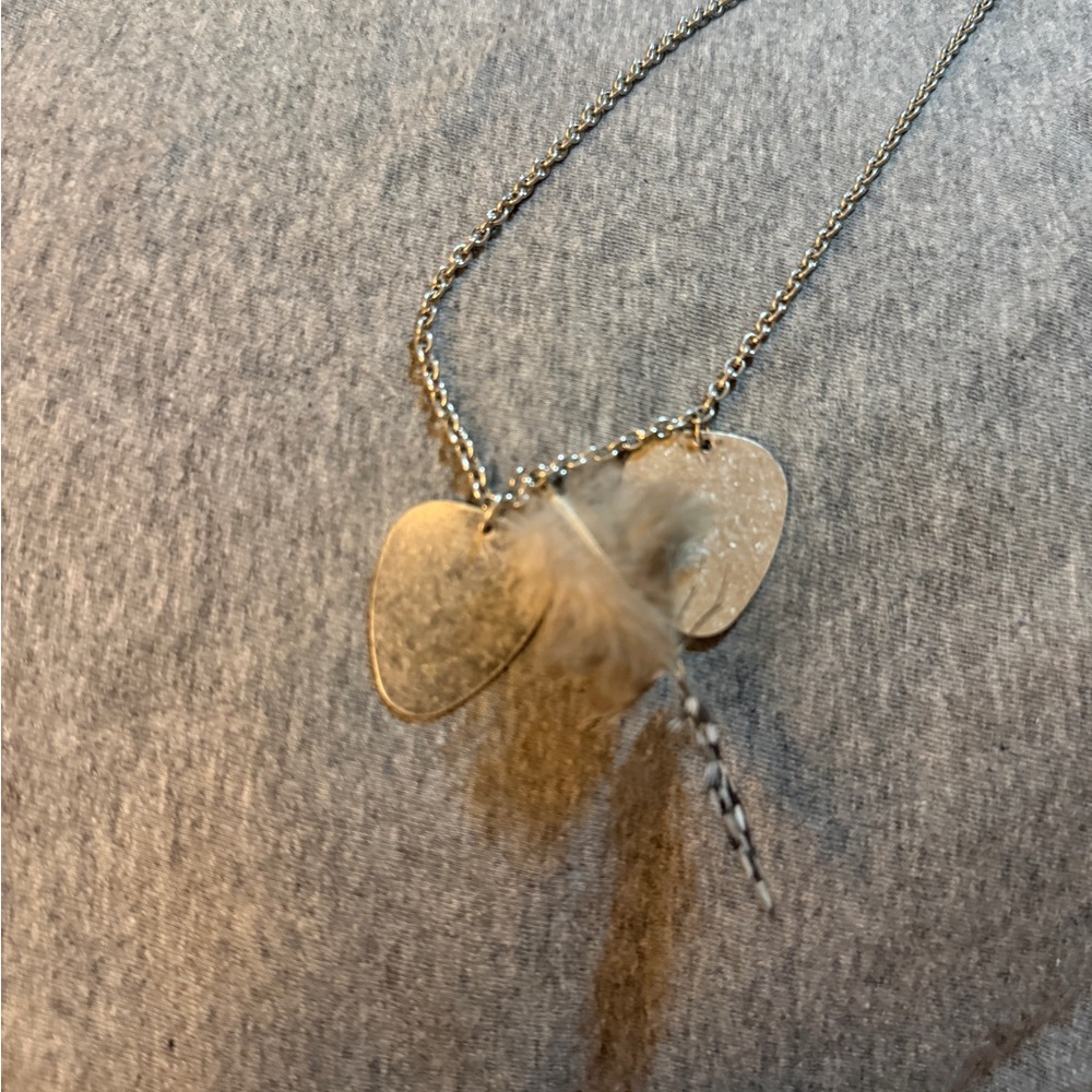 Arizona Jean Company Silver Double Heart Feather Pendant Necklace NWT - Picture 3 of 4